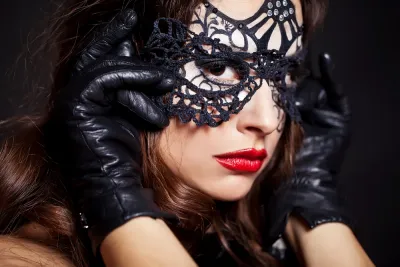 Ținută sexy pentru pat - ce să porți pentru a-l înnebuni pe partenerul tău la vederea ta?