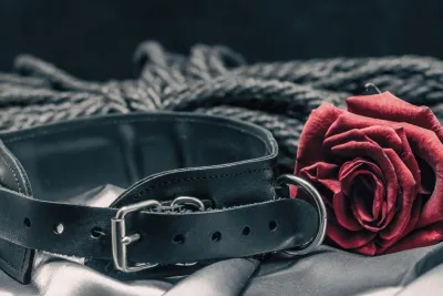 Lumea fetișurilor – de la latex la tocuri înalte. Ce se ascunde în spatele fanteziilor populare?